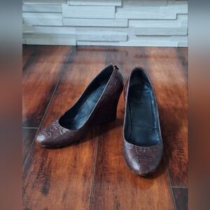 Gucci Vintage GG Embossed Leather Wedge Pumps Brown | EU 36 US 5.5–6